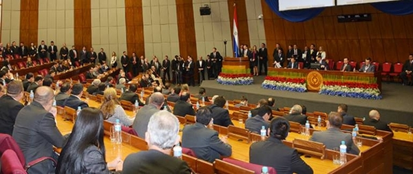 HOY / Retruque: concejal plantea reducir también cantidad de parlamentarios