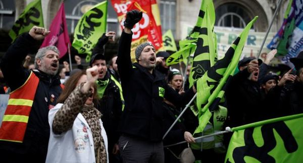 Fuertes protestas contra la reforma de las pensiones inundan las calles de París | .::Agencia IP::.