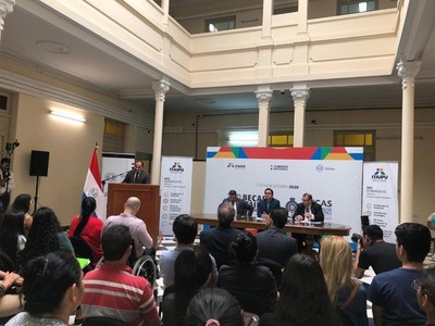 Gobierno apuesta a consolidar su política nacional de becas