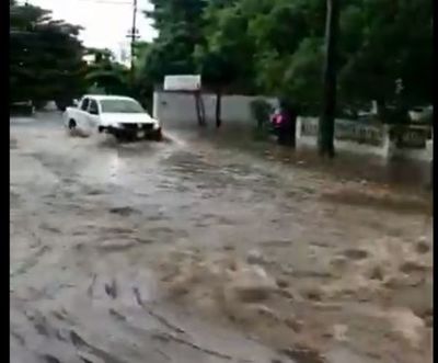 Inundación en Santísima Trinidad, a cuadras de zona de obras del Botánico - Nacionales - ABC Color