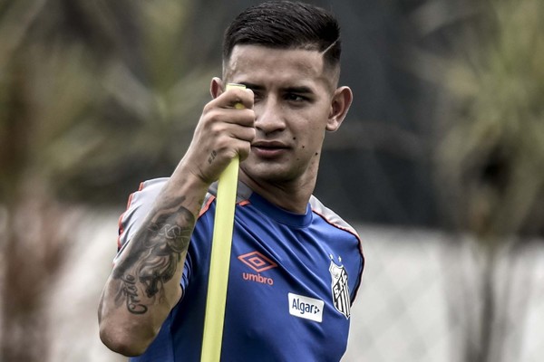 Derlis González llega al país esta madrugada