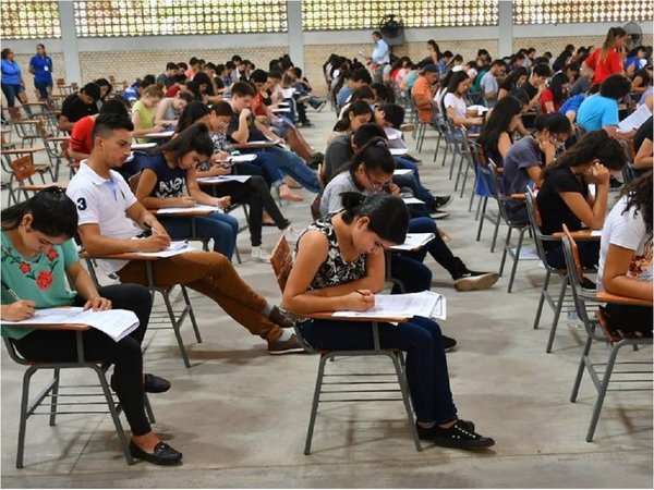 Itaipú y Becal lanzan nuevas becas para jóvenes de escasos recursos