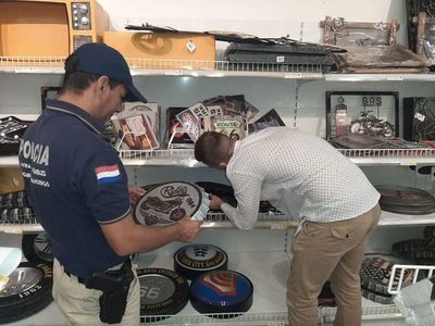 Allanan tienda en San Lorenzo por venta de presuntos productos falsificados - Nacionales - ABC Color