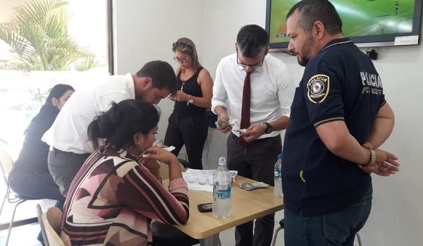 Cae mujer que extorsionó a brasileño
