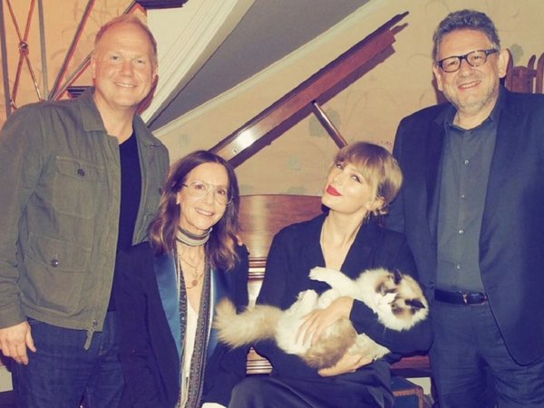 Taylor Swift deja Sony y firma en exclusiva con Universal Music