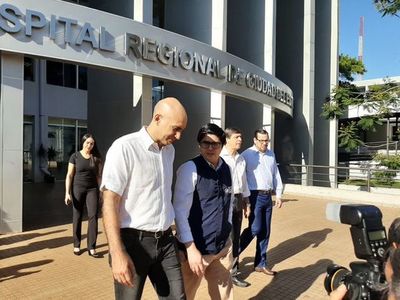 Ministro de Salud recorre hospitales en el Este  - ABC en el Este - ABC Color