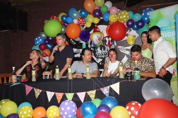 Regresa a escena “Las Karashans 3”