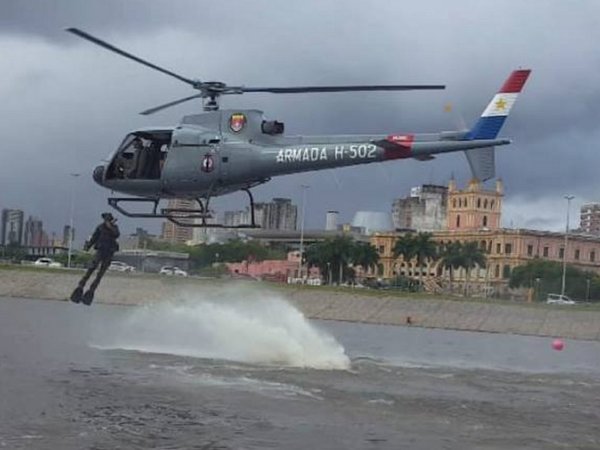 Joven marino desaparece tras lanzarse de un helicóptero en la Bahía de Asunción