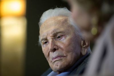 Hollywood llora la pérdida Kirk Douglas, último icono de su edad dorada - Cine y TV - ABC Color