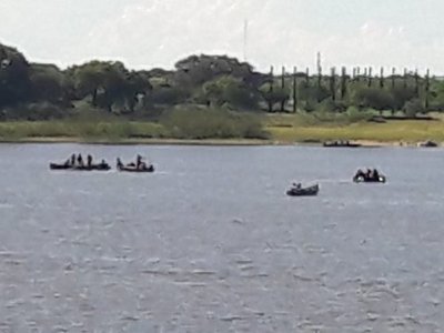 Buscan a instructor de la Armada desaparecido en el río Paraguay
