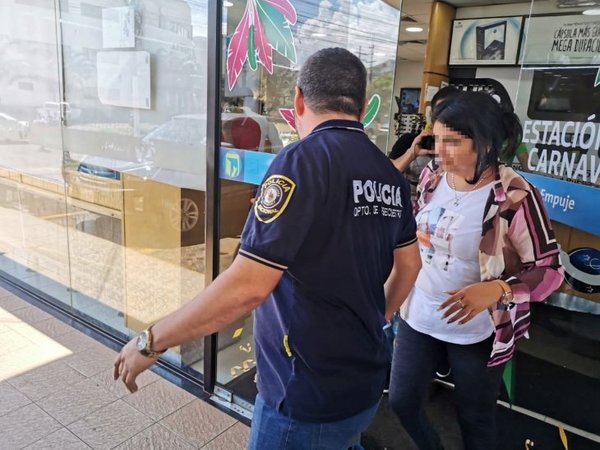 Ciudad del Este: detienen a una mujer por extorsión de G. 45 millones a su expareja » Ñanduti