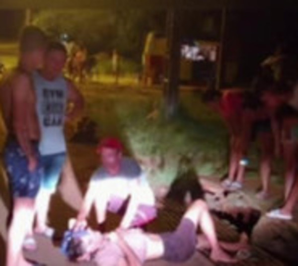 Ronda de tragos termina con un hombre arrojado a un alcantarillado - Paraguay.com