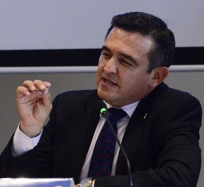 La “semillita” del ego del ministro Petta en libro oficial para alumnos  - Nacionales - ABC Color