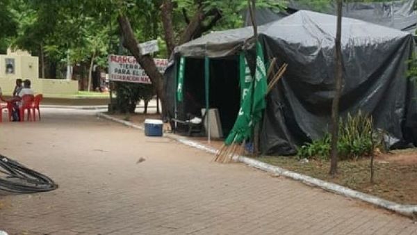 Ordenan desalojar a representantes de la FNC de plaza - Nacionales - ABC Color