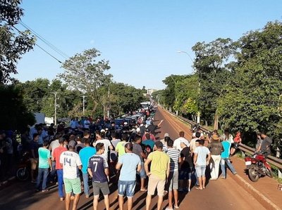 Cigarrilleros protestan tras histórico decomiso a cercanías del lago de Itaipú | Noticias Paraguay