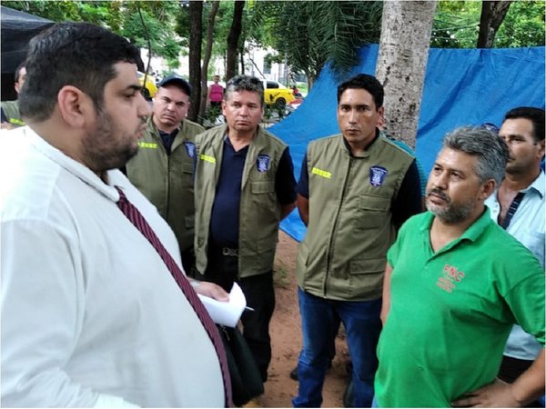 Municipalidad desalojará a campesinos de la plaza O'Leary