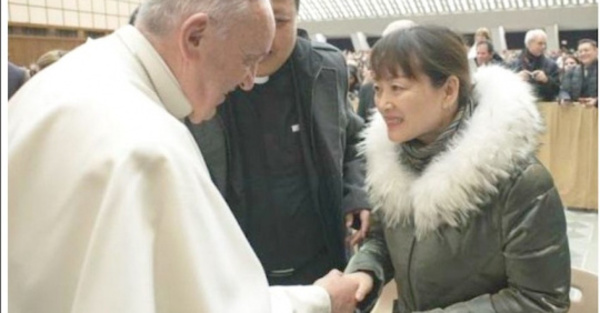 Papa recibió a feligresa a la que maltrató
