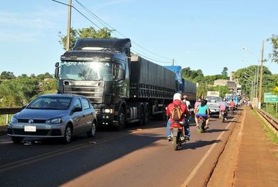 Cierran el acceso al centro  en protesta por el operativo - Economía - ABC Color
