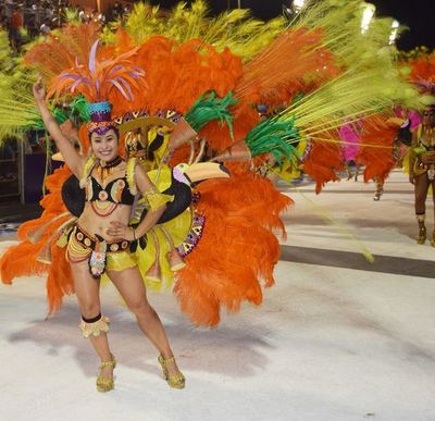 Carnaval ritmo y mucho color - Weekend - ABC Color
