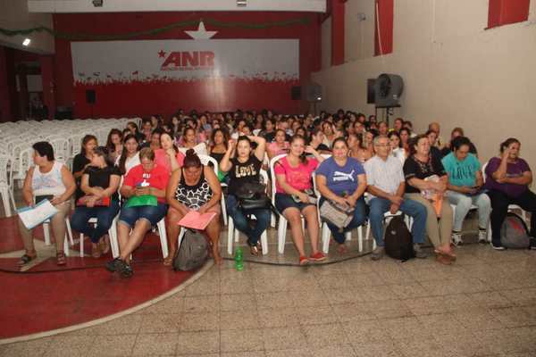Primera feria de empleo de la ANR ofrece casi 170 vacancias para mujeres jefas de hogar - ADN Paraguayo