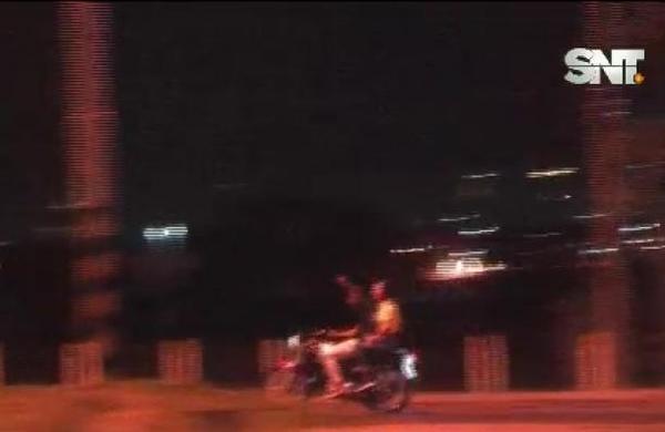 Autopista liberada para carreras clandestinas - SNT