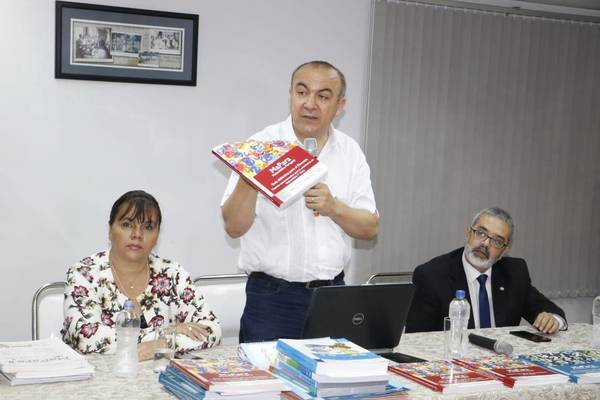 Viceministro de Educación: Se abrirá sumario para identificar a responsables de errores ortográficos en libro de matemáticas - ADN Paraguayo