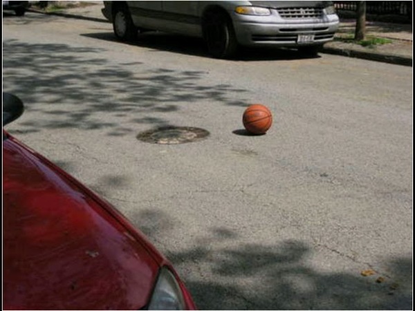 NIÑO DE DOS AÑOS MUERE ARROLLADO AL SALIR A LA CALLE TRAS SU PELOTA