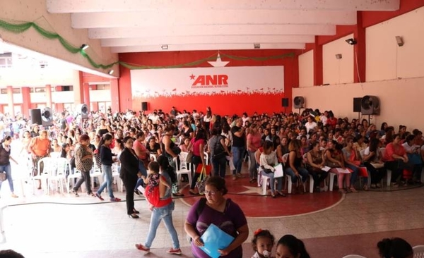 HOY / Masiva concurrencia a feria de empleo en la ANR