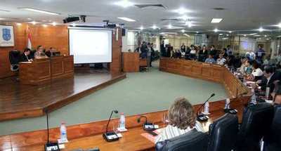 Tras millonaria adquisición de flores ahora concejales asuncenos piden que contribuyentes les compre celulares de G. 7 millones - ADN Paraguayo