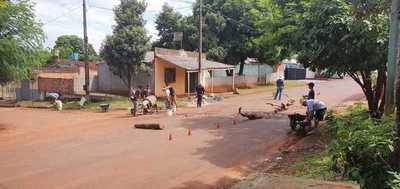 Vecinos reparan transitada calle vecinal