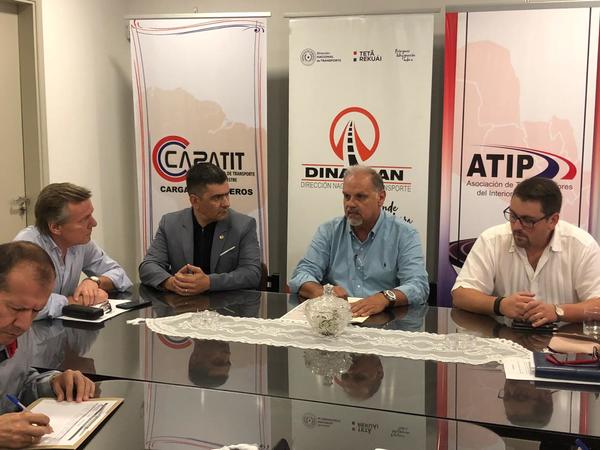 Los buses permisionarios de la DINATRAN se unen a la campaña #PYSinDengue - .::RADIO NACIONAL::.