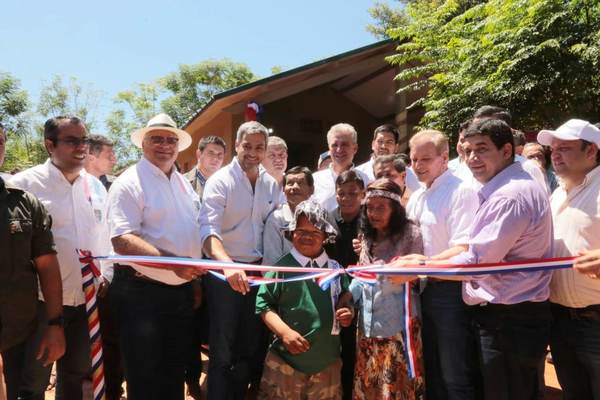 Presidente inauguró 136 viviendas sociales en Caaguazú | .::Agencia IP::.