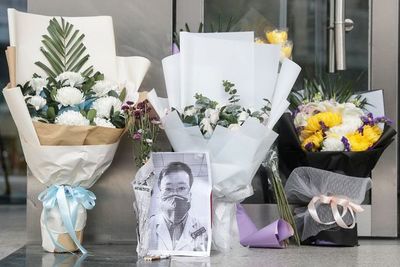 La muerte del médico que alertó del coronavirus desata rabia en China - Mundo - ABC Color
