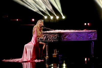 Taylor Swift deja Sony y firma en exclusiva con Universal Music  - Música - ABC Color