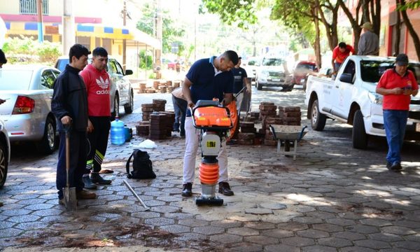 Agilizan obras viales con más funcionarios y compactadoras donadas