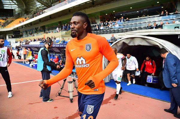 Adebayor es tendencia mundial en Twitter