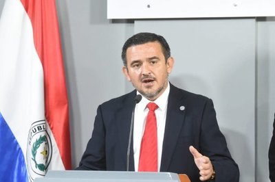 Nancy Ovelar, exviceministra de Educación: 'Petta está rodeado de gente genuflexa'