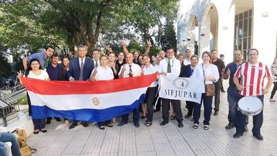 Abogados piden expulsión de funcionarios judiciales que participaron de huelga