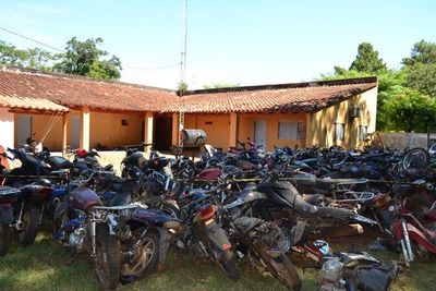 Centenares de chatarras copan la comisaría de San Ignacio - Nacionales - ABC Color