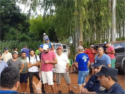 Cigarrilleros impiden salida de camiones incautados