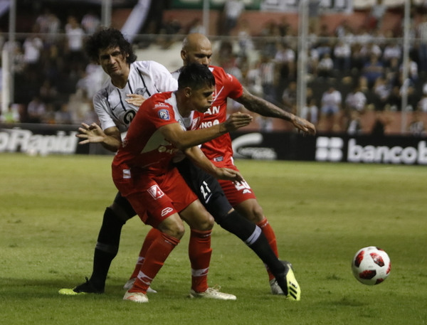 En la agonía, Libertad lo da vuelta y termina festejando ante River