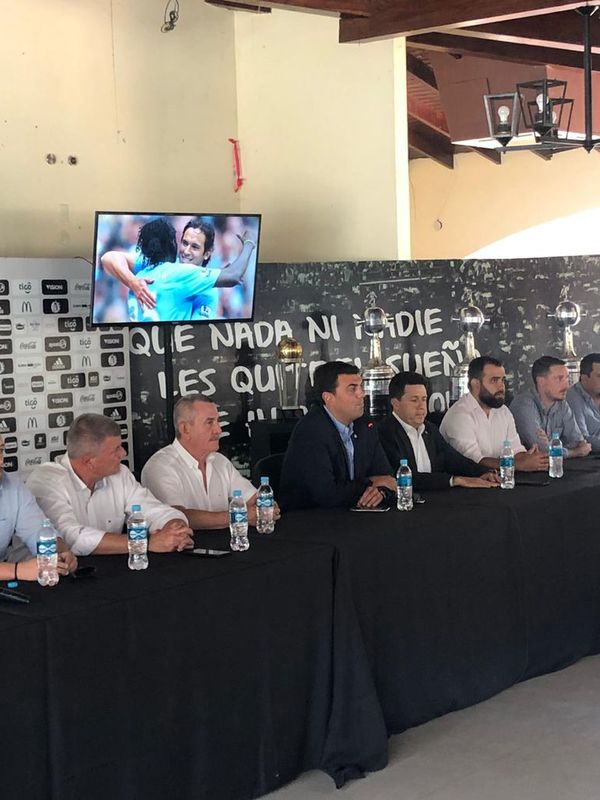 Desafía a los hinchas a ser 35.000 socios para el lunes - Olimpia - ABC Color