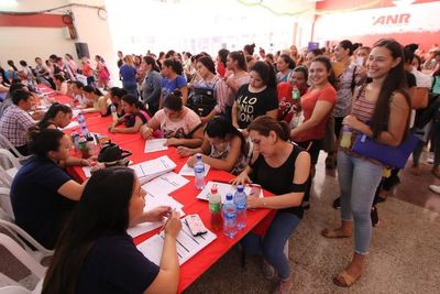Primera convocatoria reunió a más de 700 mujeres jefas de hogar