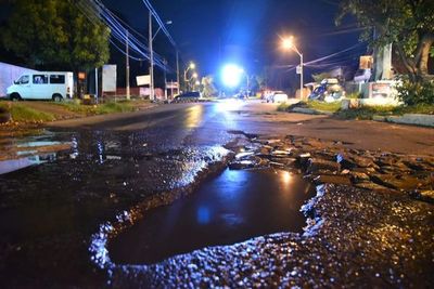 Tras desviar bache, motociclistas se accidentan en Lambaré - Nacionales - ABC Color