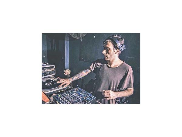 DJs internacionales amenizan hoy la fiesta Chaos Techno