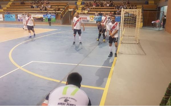 El cuadrangular de la Liga B arrancó con un viernes de partidazos