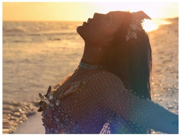 Danna Paola, vestida de sirena, lanza "Sodio"