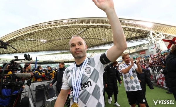 HOY / 'El Cerebro' Iniesta suma su trigésimo séptimo título