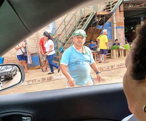 Estacionamiento “privatizado” en el Mercado de Luque •