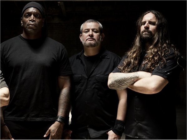 Legendaria banda brasileña de rock Sepultura lanza nuevo álbum